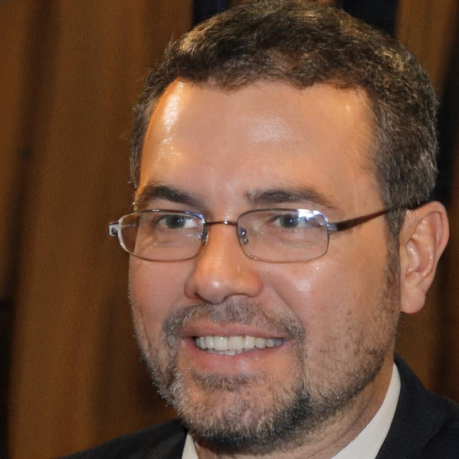 Carlos Mendoza, especialista en inversiones